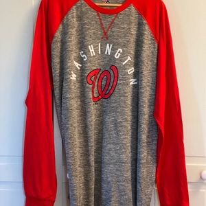Mens XL Washington Nationals long sleeved shirt